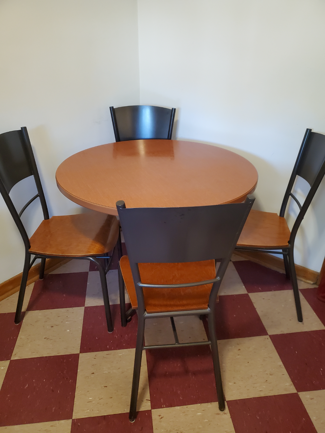 Round kitchen table and four chairs