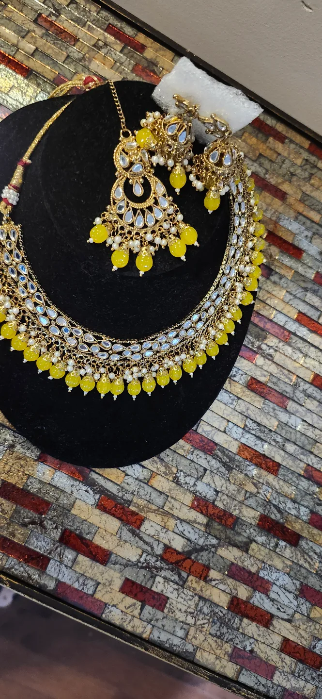 Yellow and Gold Kundan Necklace Set thumbnail