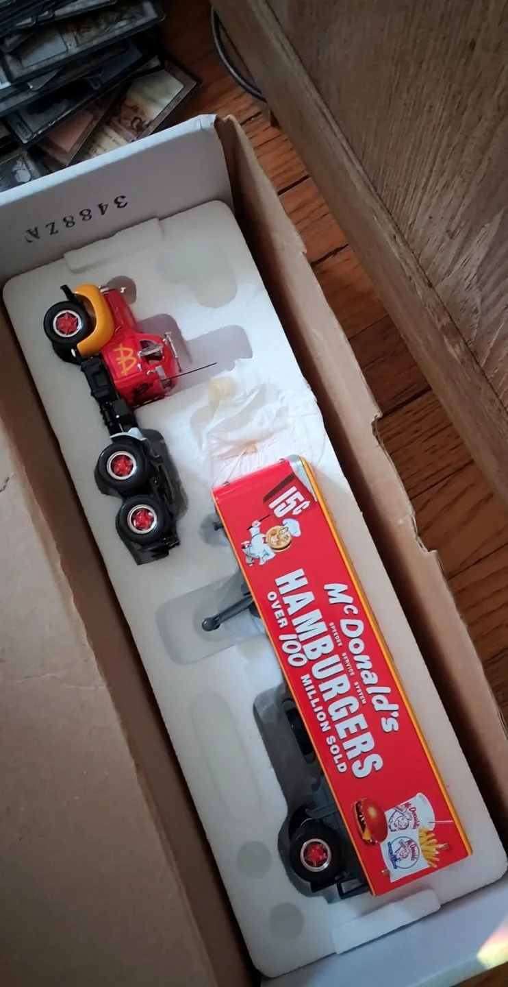 Diecast  Matchbox Dinky 1955 Mack B-61 image indicator(2)