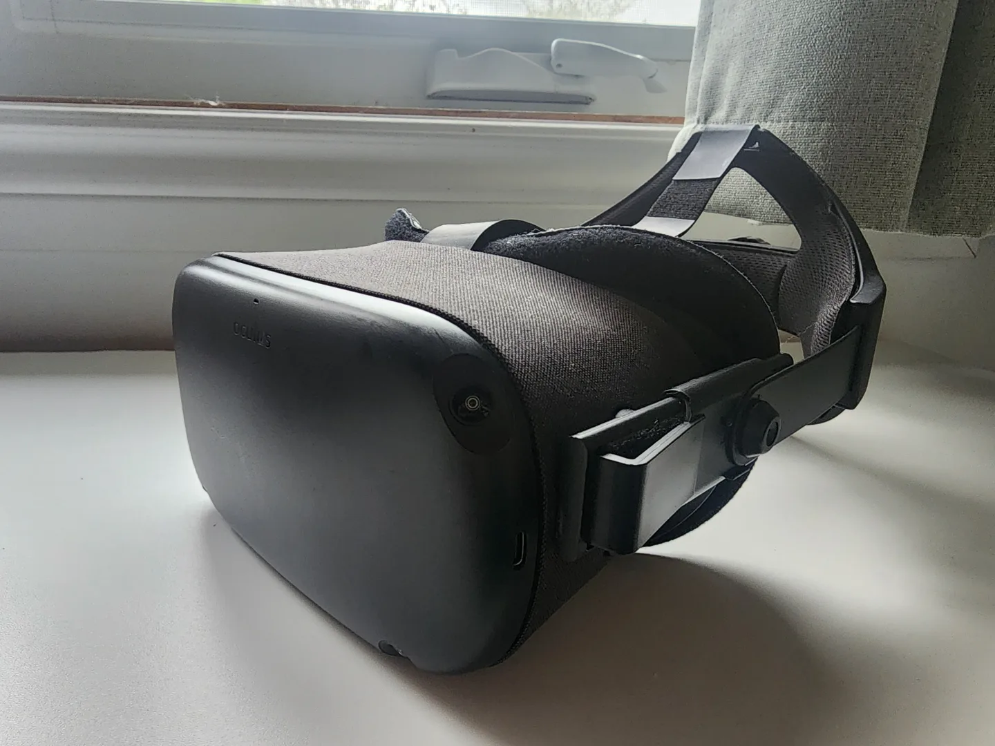 Oculus Quest 1 VR Headset and Controllers image indicator(4)
