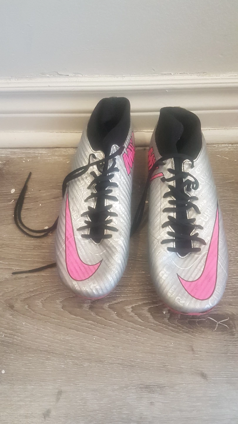 Nike Mercurial Vapor Soccer Cleats - Size 9