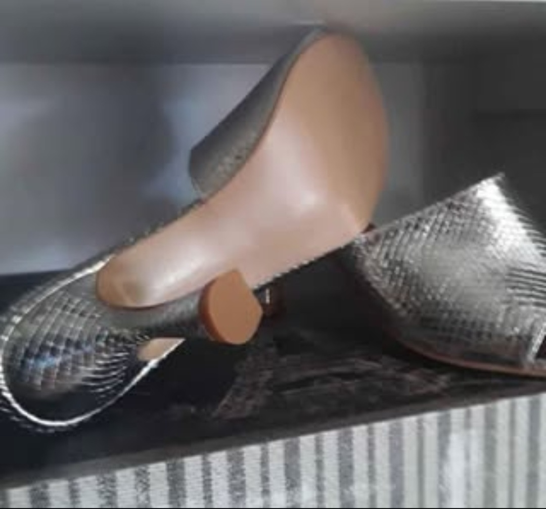 Silver Heels. Size 9 - photo 2