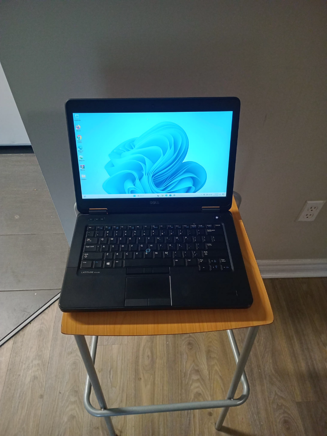 Dell laptop 500GB windows 11 intel i5 office excel Photoshop - photo 4