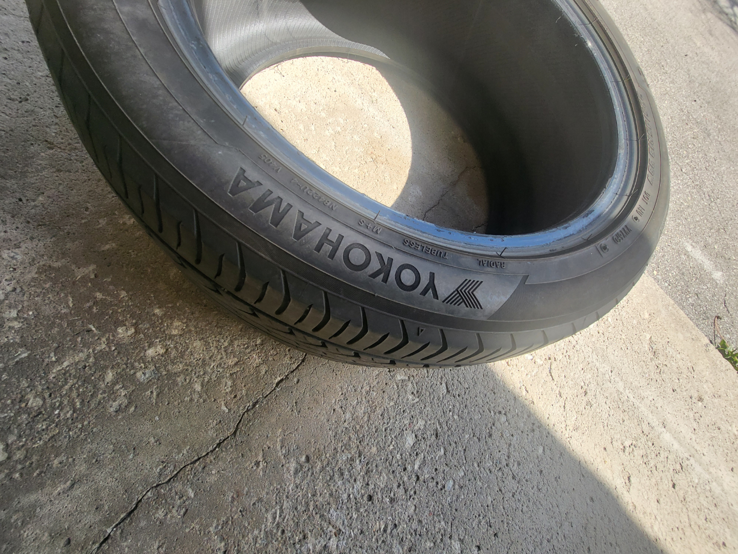 Used Yokohama Advan Sport Summer Tire - photo 2