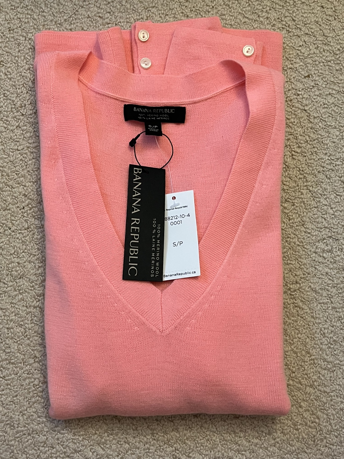Banana republic v-neck sweater (NWT)