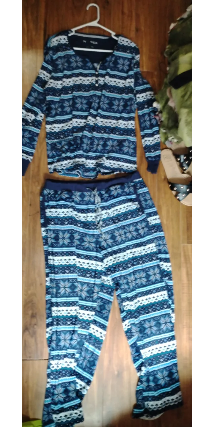 🏒🏒Women's Size L Navy Blue & Teal Snowflake Print Pajama Set thumbnail
