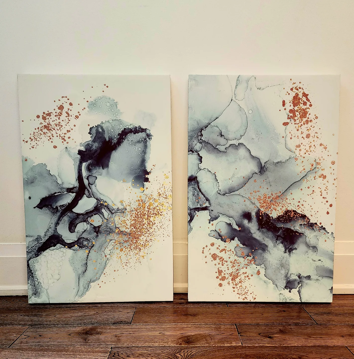 Set of 2 canvas print paintings thumbnail
