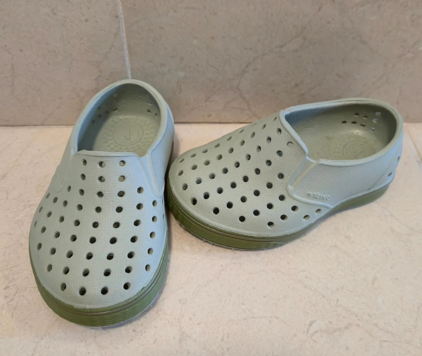 Native Shoes slip-on shoes - size C5 image indicator(2)