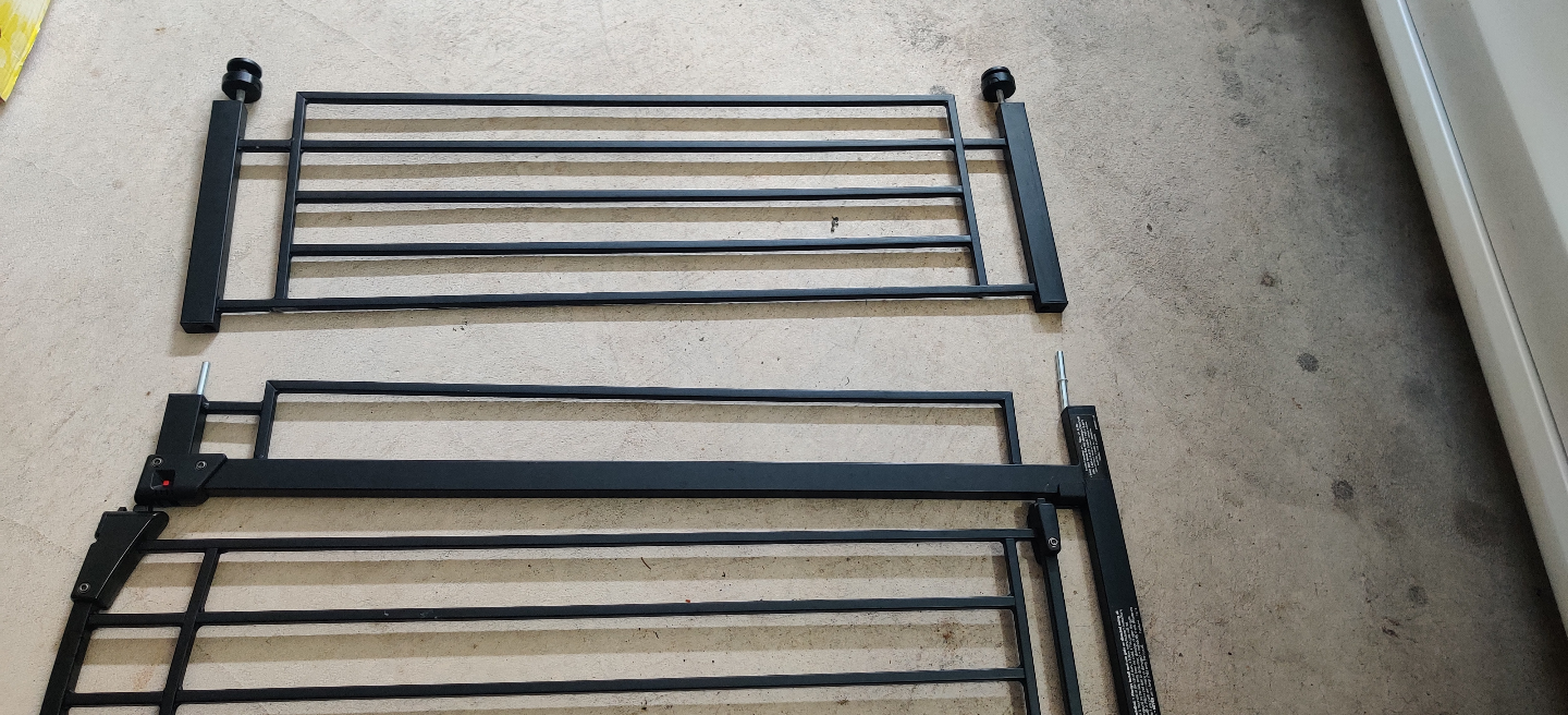 Regalo Easy Open, Easy Close Metal Baby Gate #freecycle - photo 2
