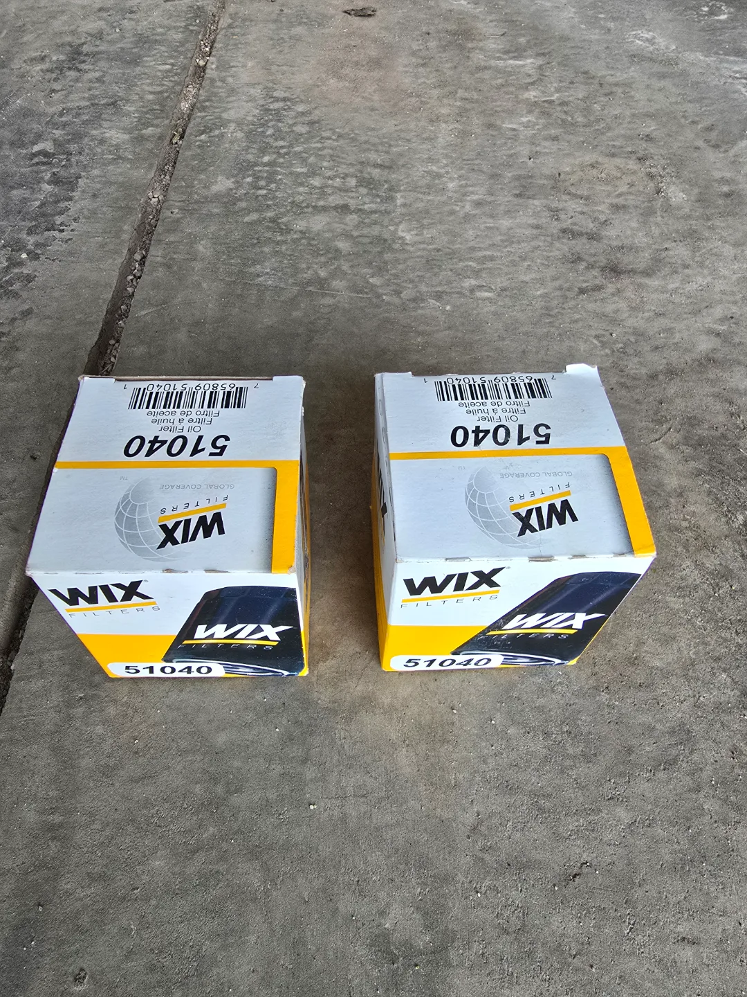 Two Wix 51040 Oil Filters thumbnail