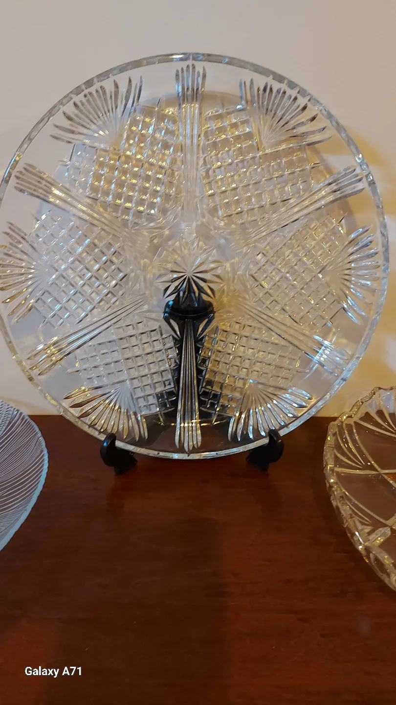 Set of three vintage crystal serving dishes image indicator(4)