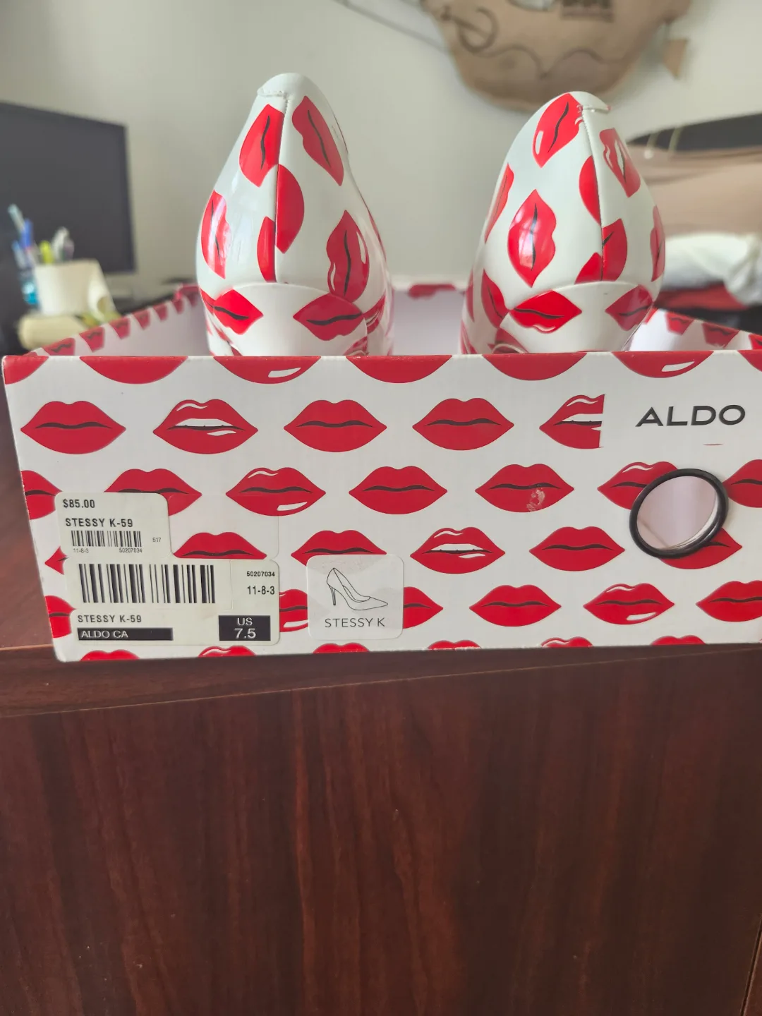 Aldo Stessy K-59 Red Lips High Heels Size 8 image indicator(2)