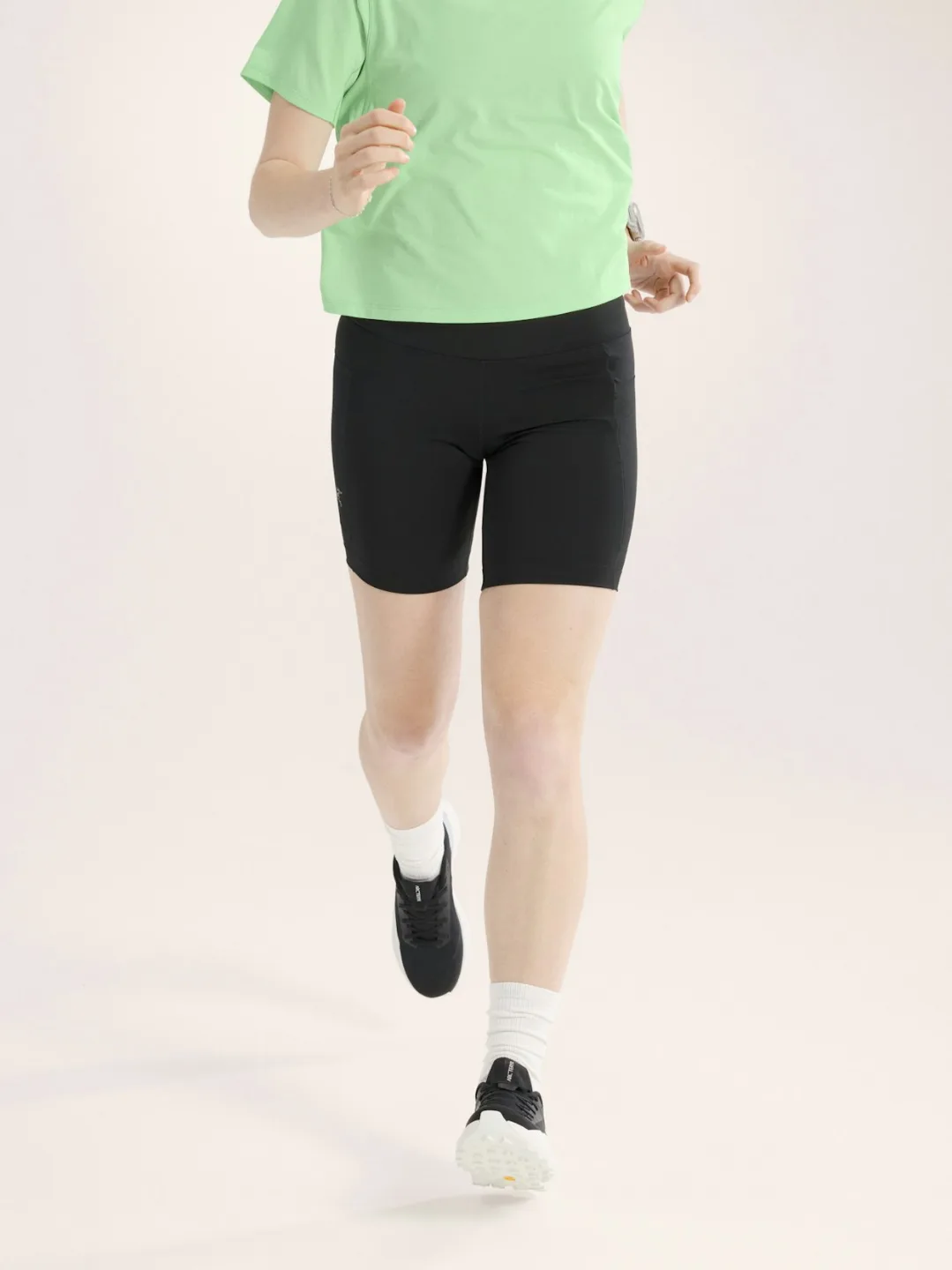 Arcteryx Essent High Rise Utility Short 8in SIZE 14 image indicator(4)