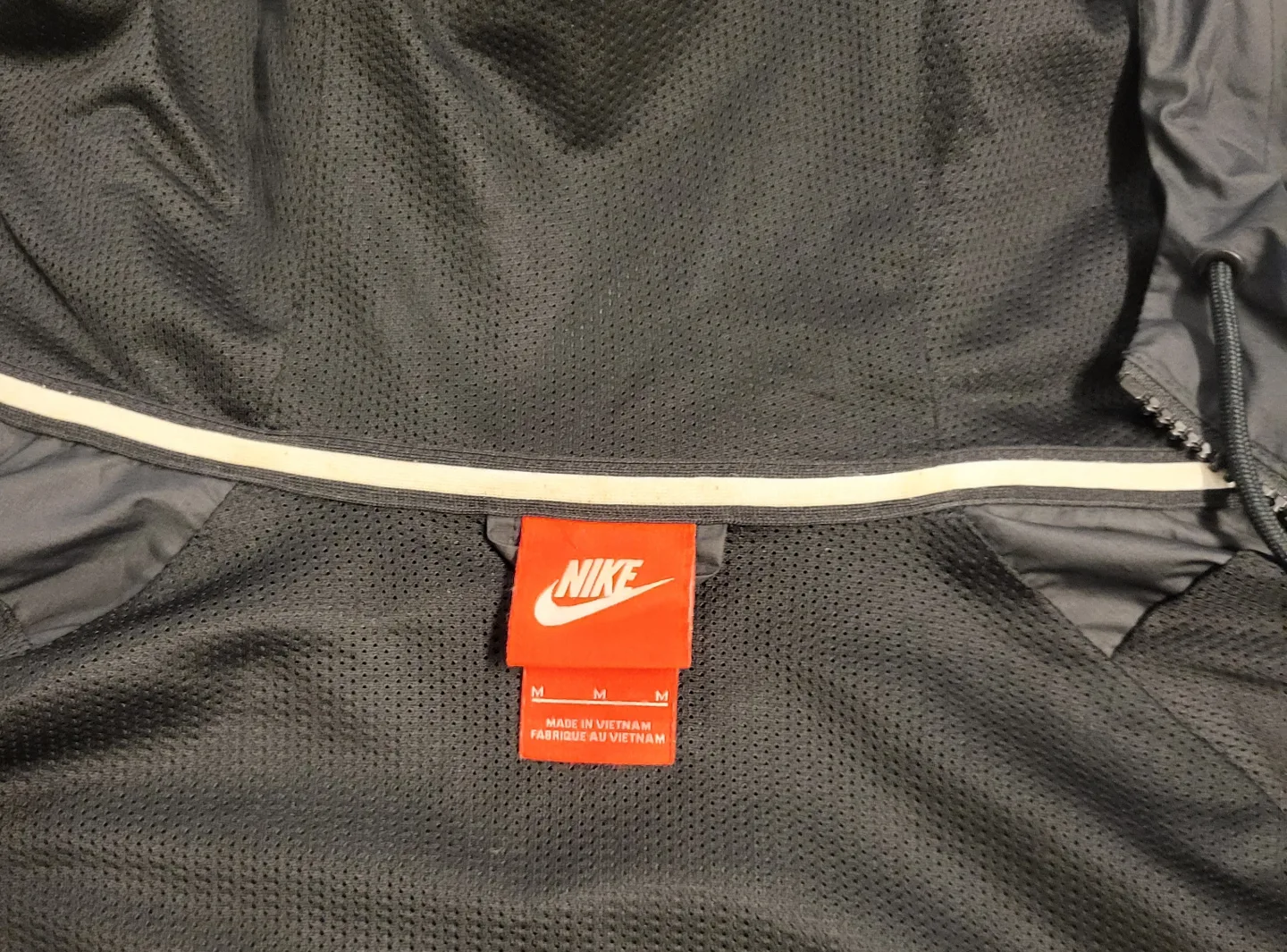 Nike Men's Windrunner Jacket - Size Medium image indicator(3)