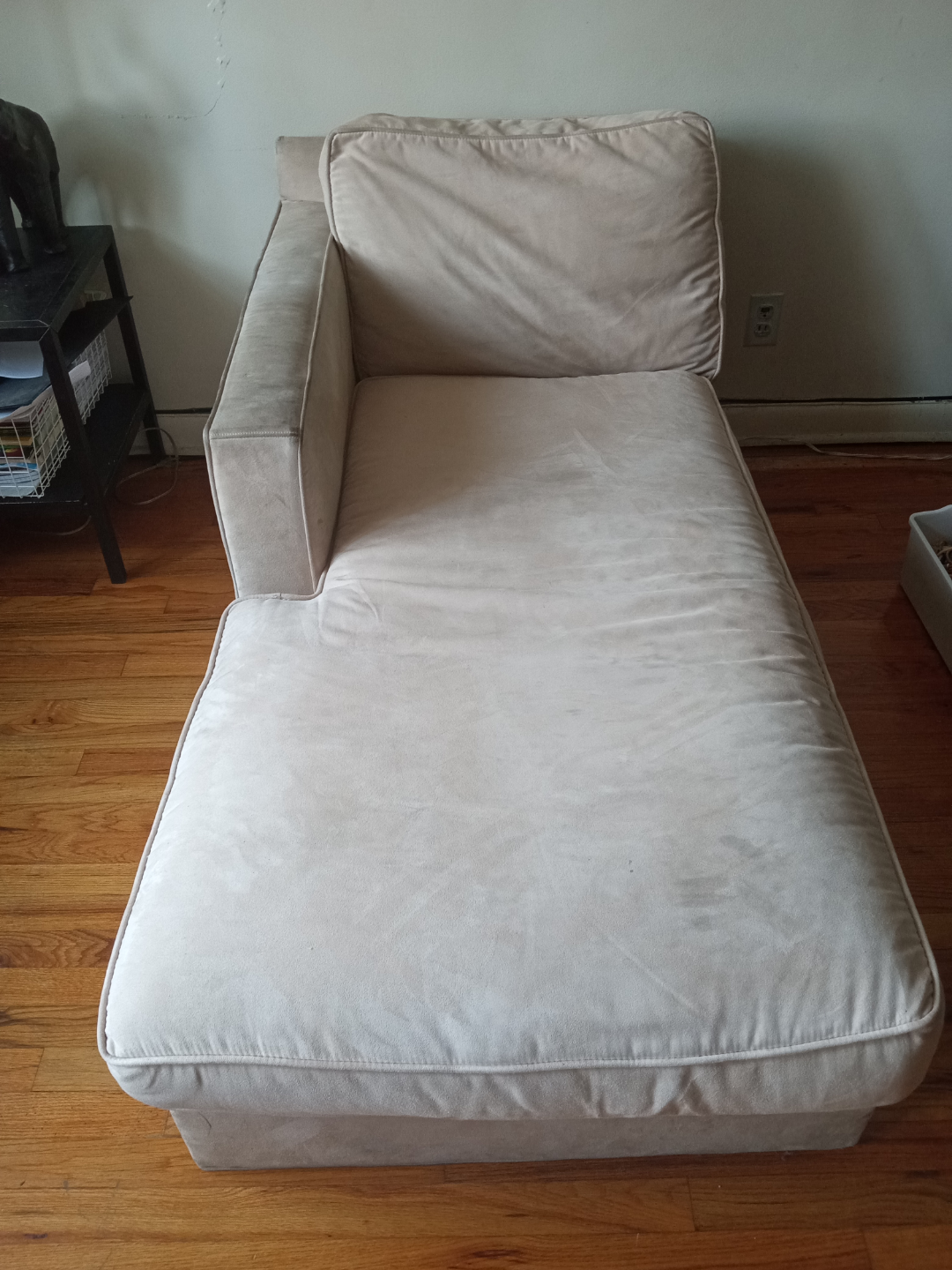 Crate & Barrel Beige Chaise Lounge 🧡