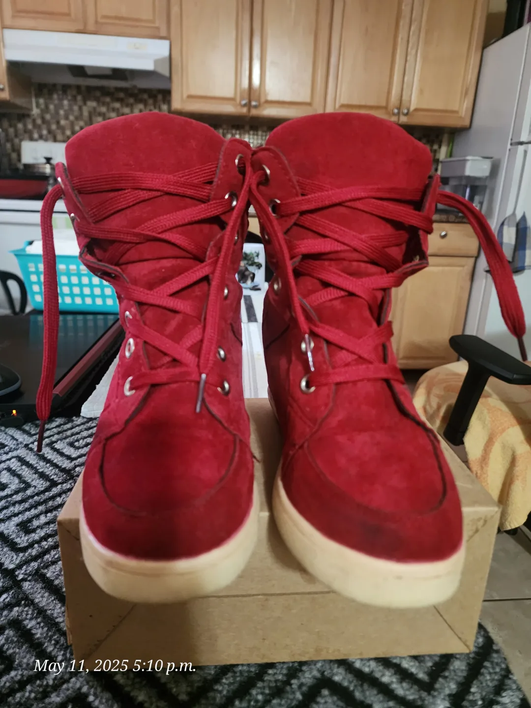 Red High-Top Shoes size 37 thumbnail
