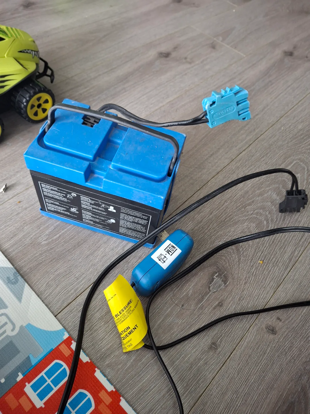 Peg Perego 12V Battery and Charger for Ride-On Toys image indicator(3)