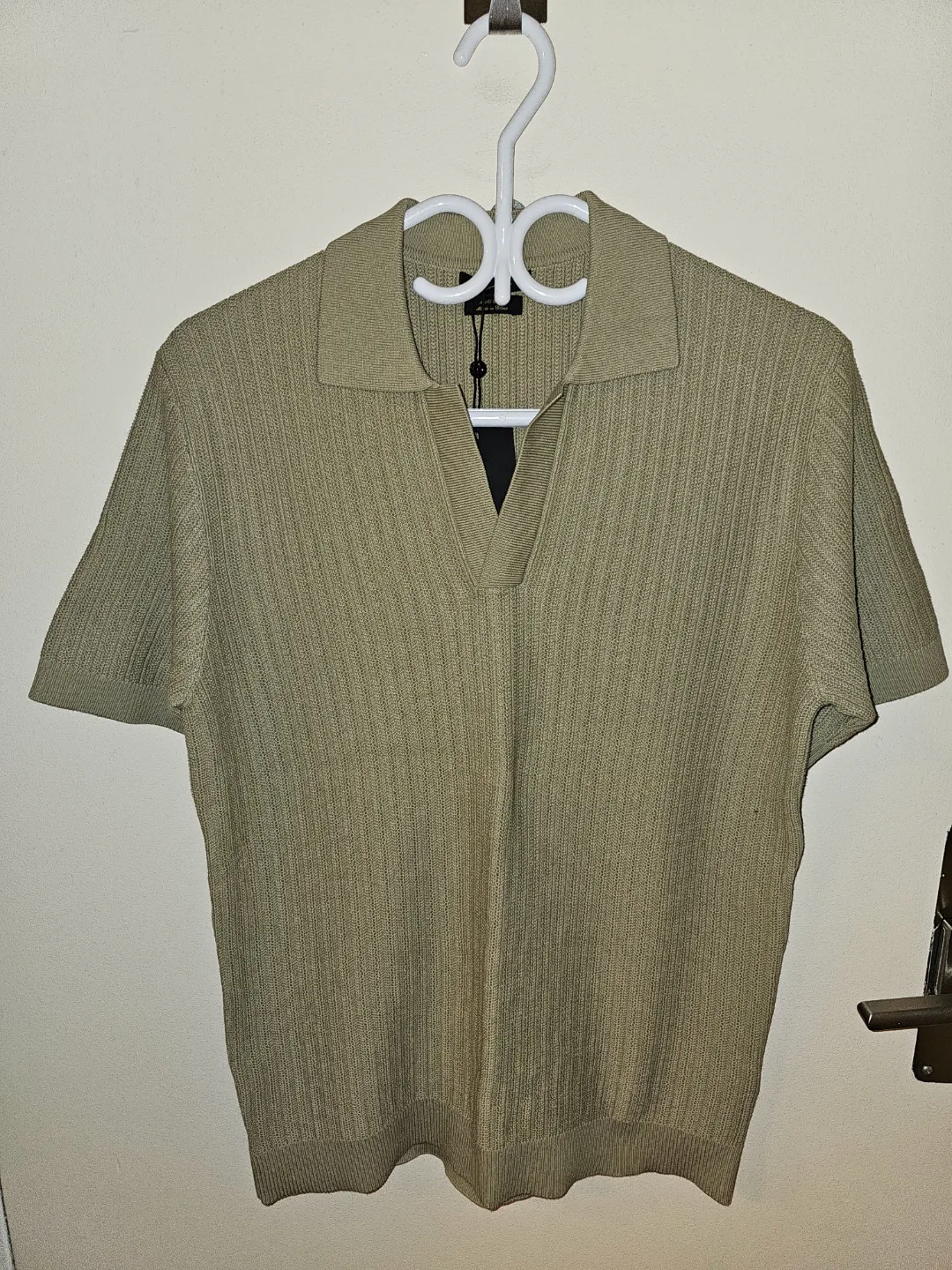Men's Massimo Dutti Sage Green Knitted Johnny Polo Shirt image indicator(4)