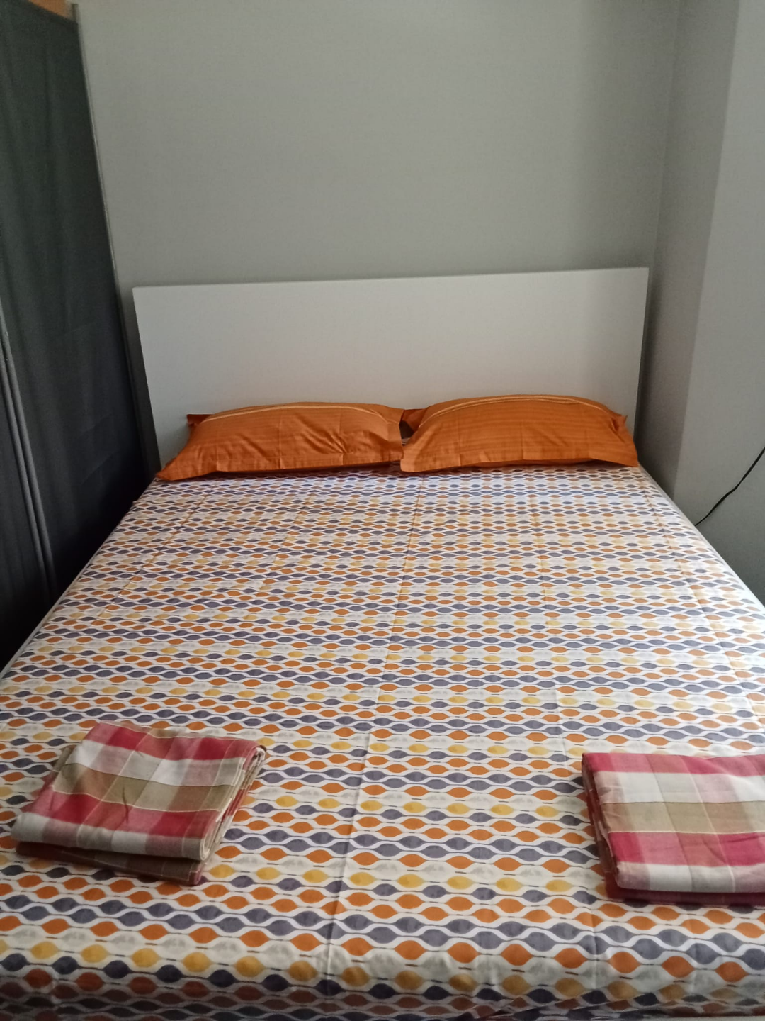 Moving sale - IKEA - Queen Platform Bed Frame - White - photo 4