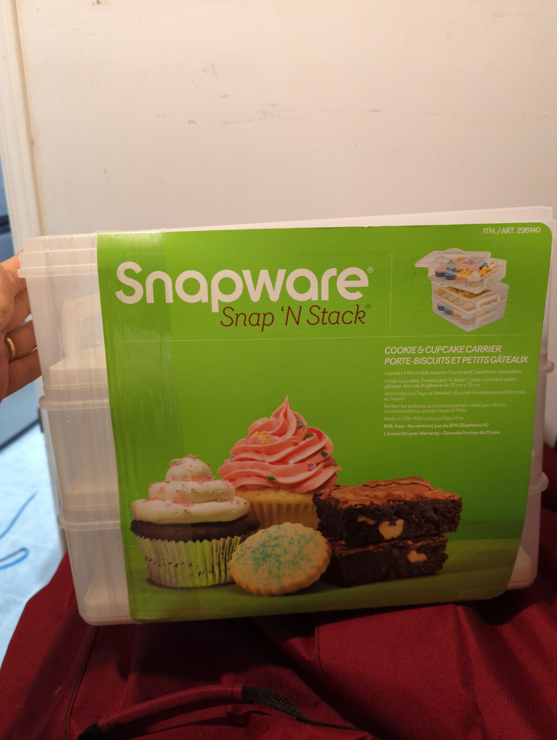 Snapware Snap 'N Stack Cookie & Cupcake Carrier 🏒