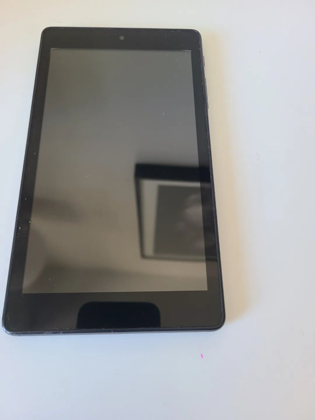 Alcatel 9015B 8GB Android Tablet Working – Cracked Back Corner image indicator(8)