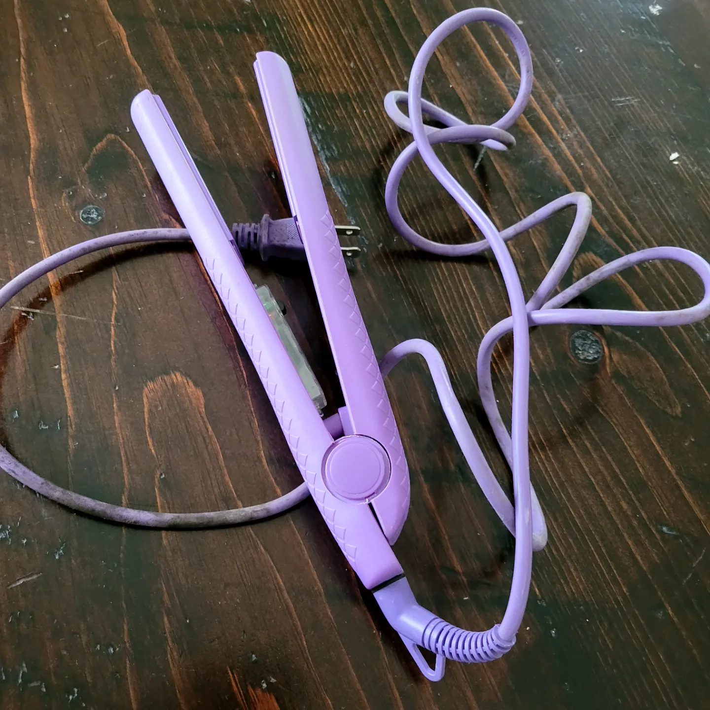 Purple hair straightener thumbnail
