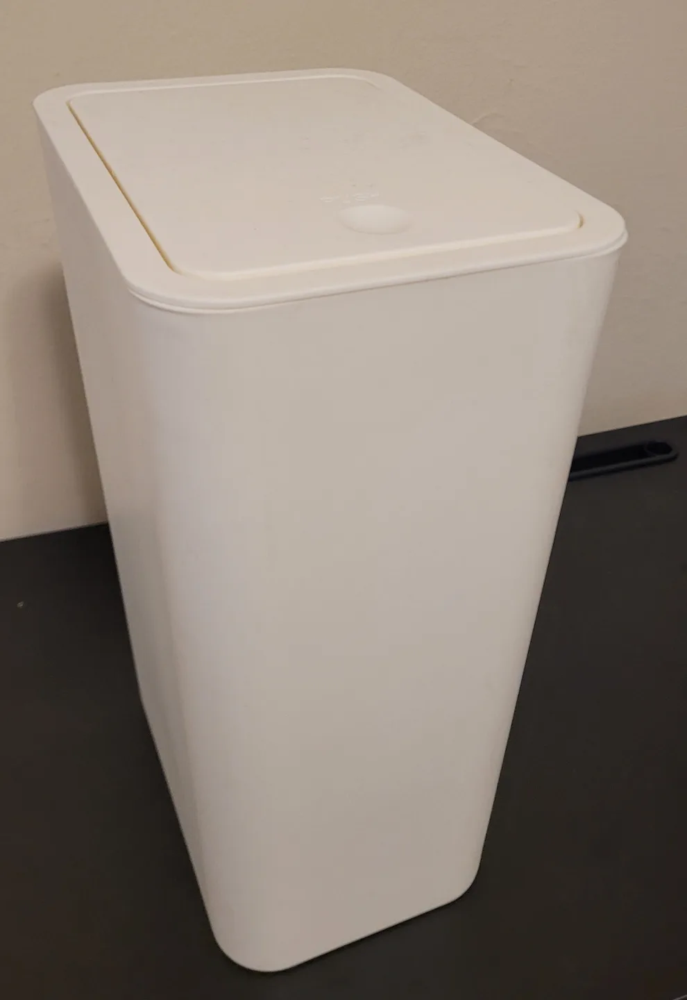 White Rectangular Trash Can with Lid thumbnail
