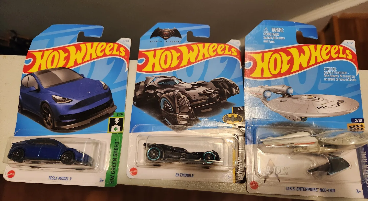 Hot Wheels 1:64 Scale Collectible Cars - Lot of 8 image indicator(2)