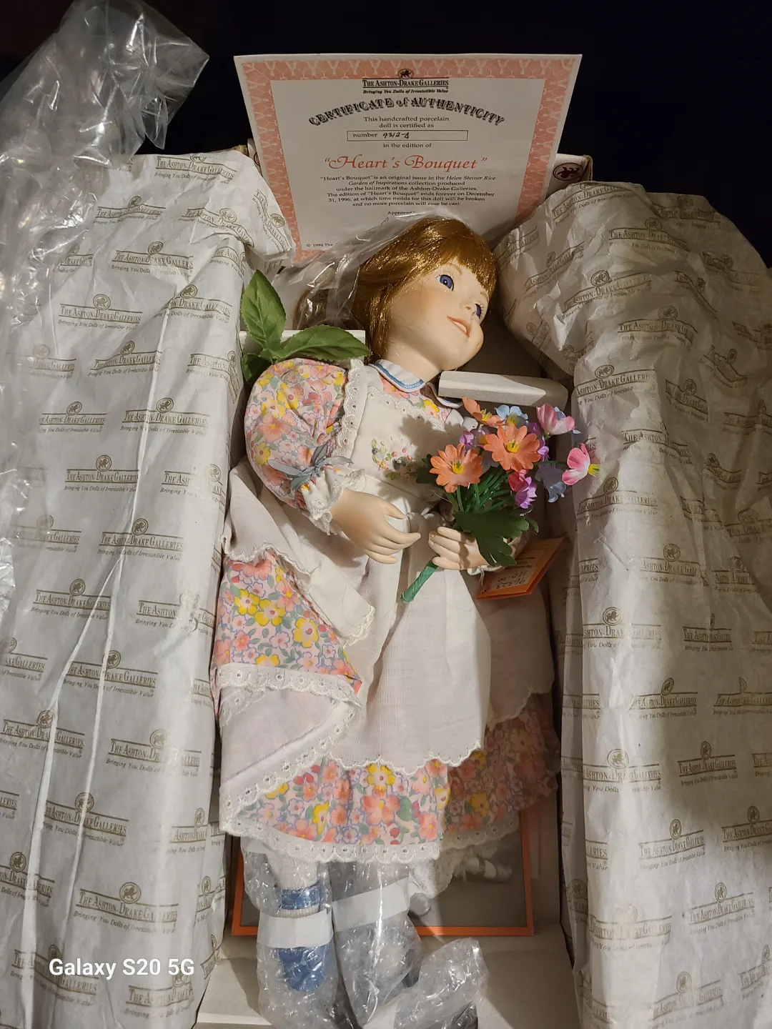 Ashton-Drake Galleries Porcelain Doll - Heart's Bouquet image indicator(2)