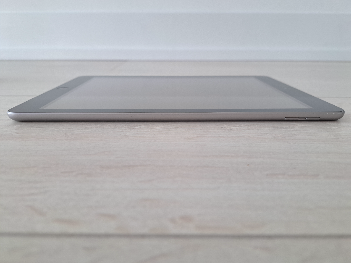 Apple iPad 6th Gen 9.7” 32GB Wi-Fi – Space Grey - photo 3