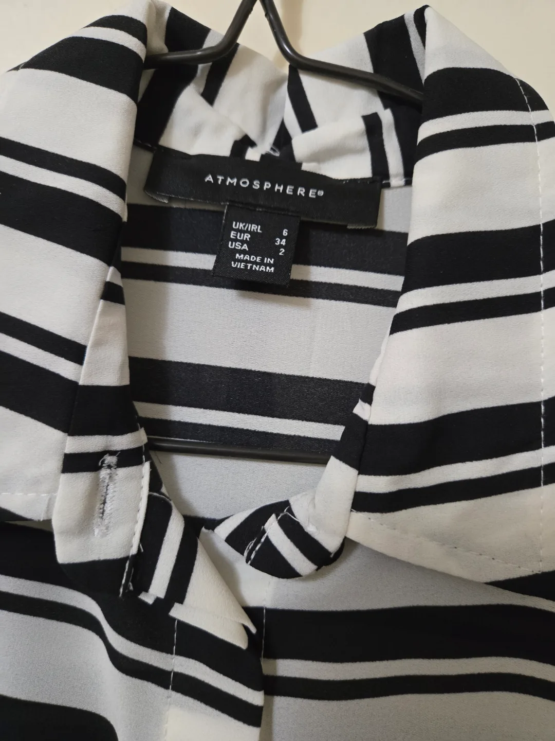 Atmosphere Black and White Striped Blouse Size 6 image indicator(2)