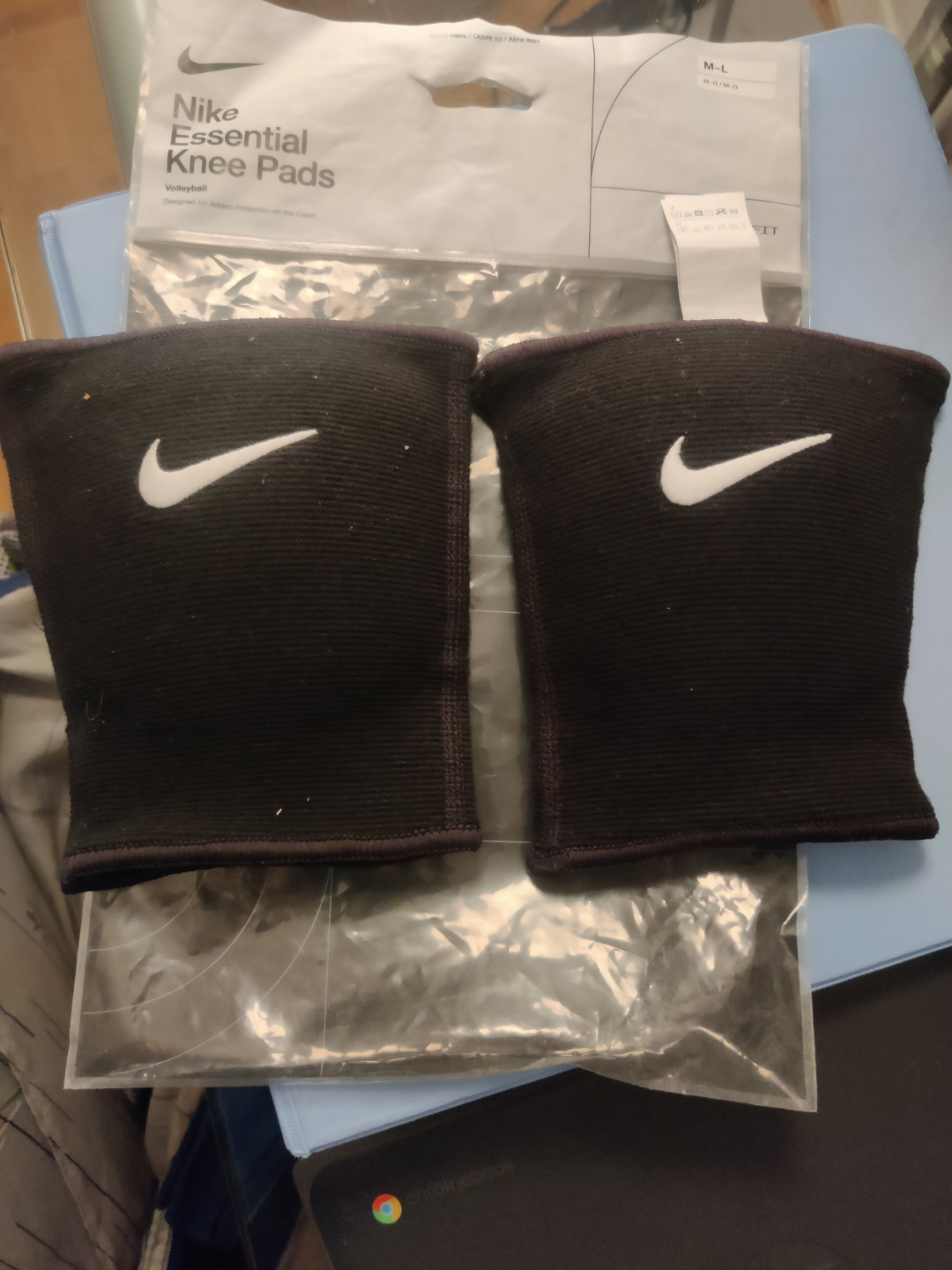 Nike Essential Knee Pads - Size M-L