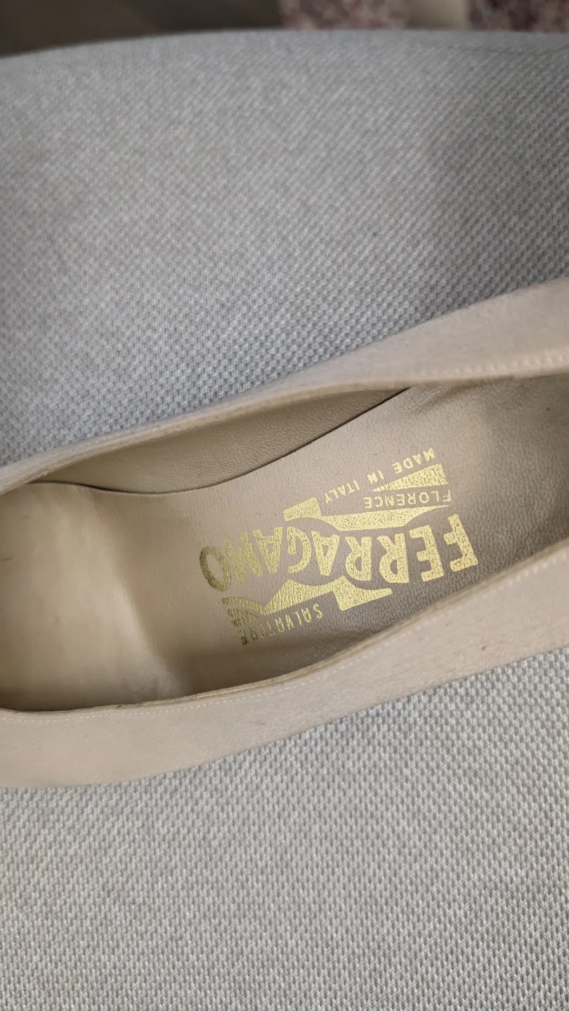 Salvatore Ferragamo Beige Satin Pumps image indicator(3)