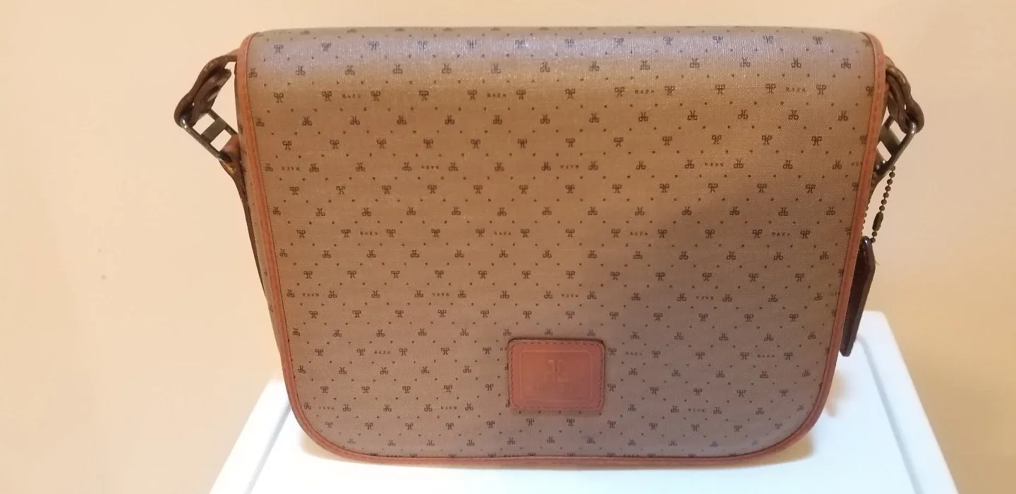 Lot of 5  women's handbags image indicator(7)