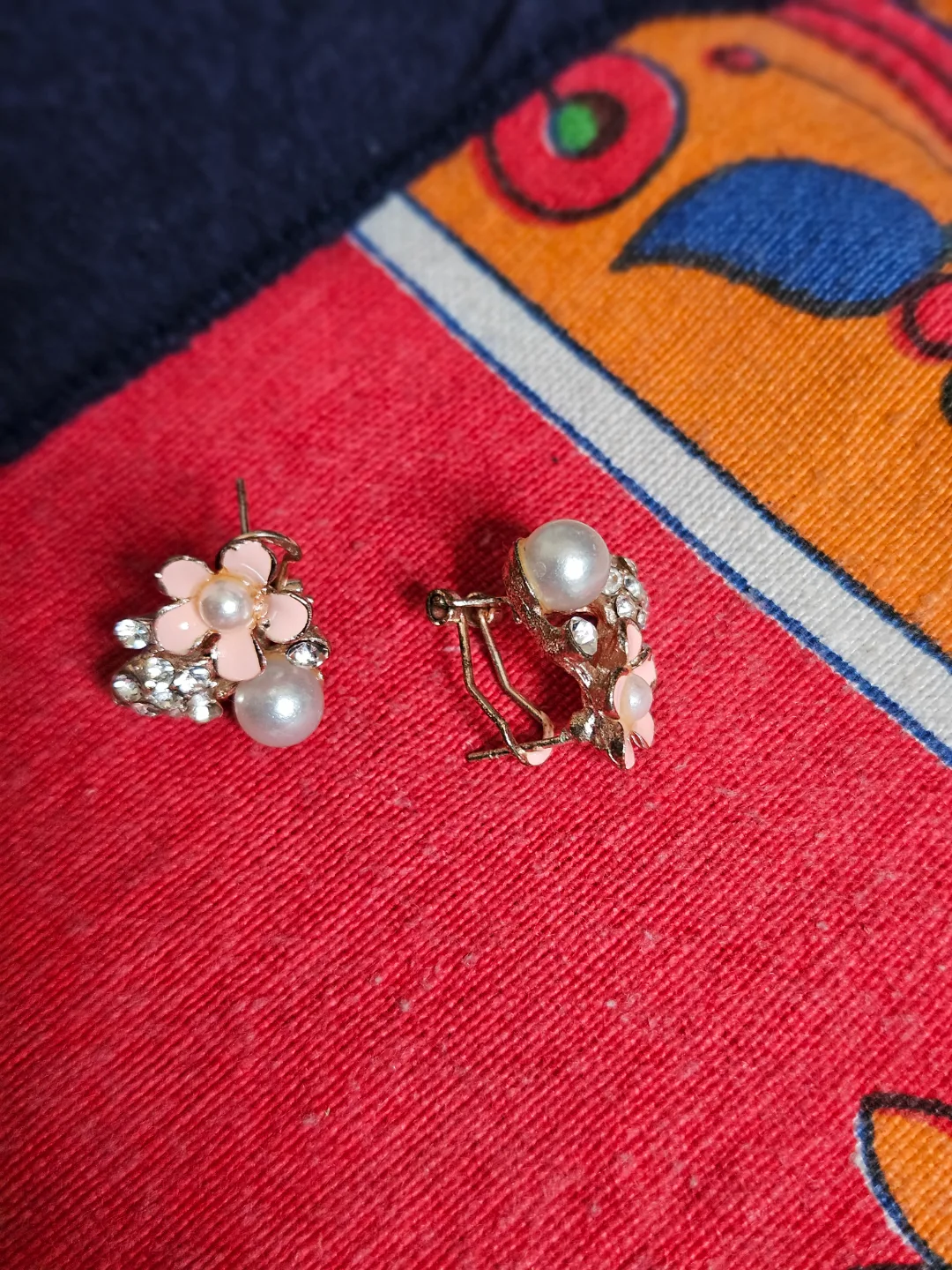 Floral Pearl Earrings image indicator(2)