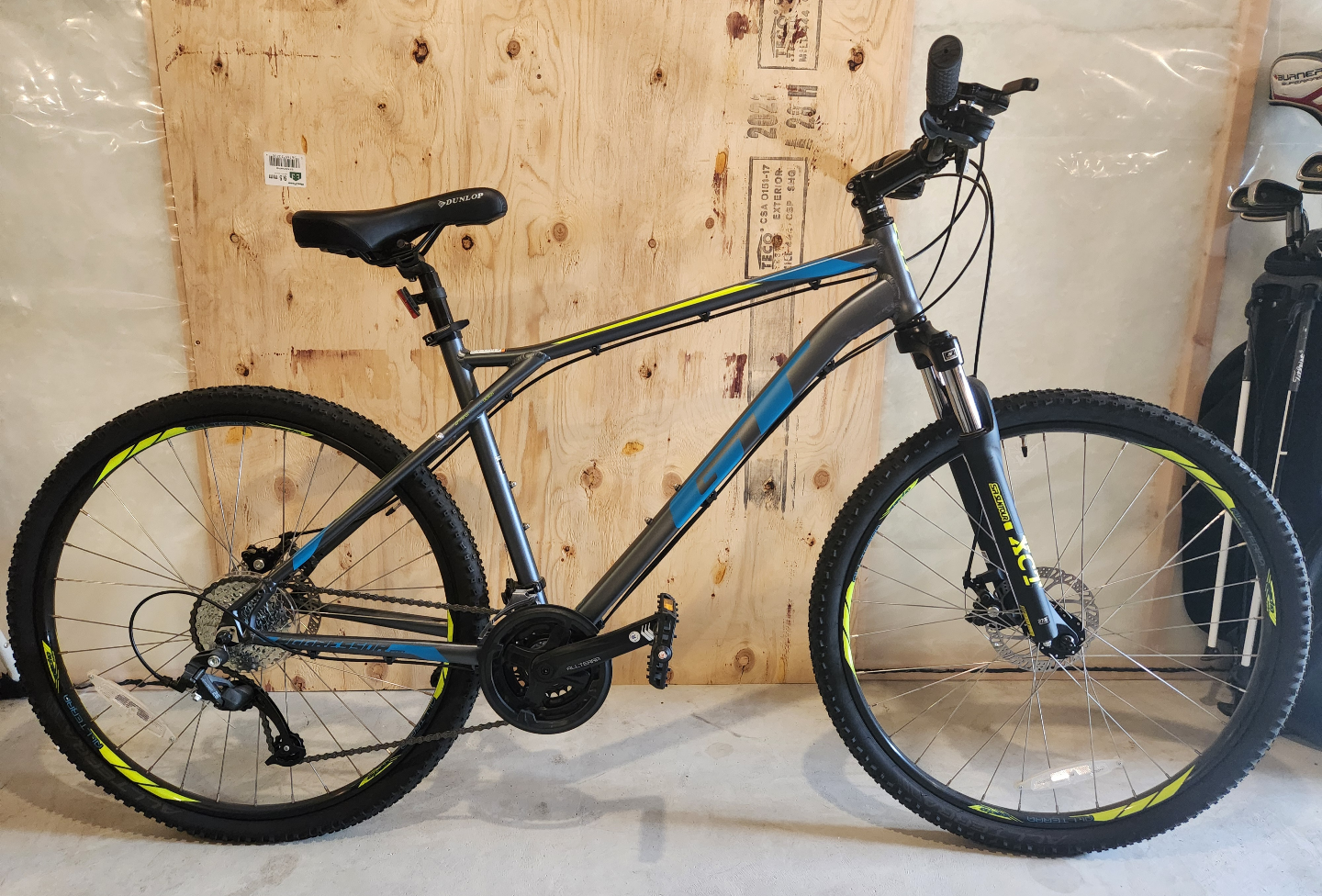 GT Aggressor Pro Mountain Bike w/ Accessories