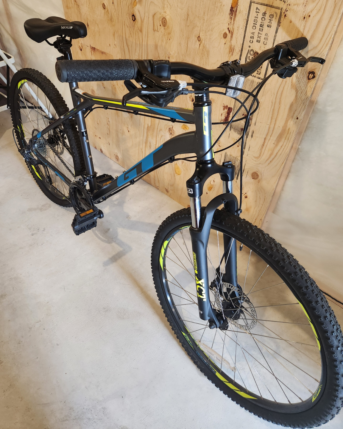 GT Aggressor Pro Mountain Bike w/ Accessories - photo 2