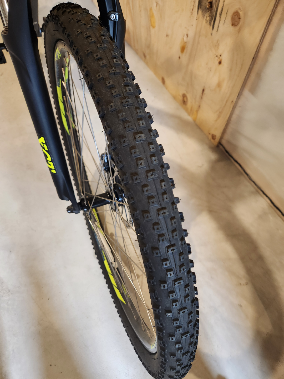 GT Aggressor Pro Mountain Bike w/ Accessories - photo 3
