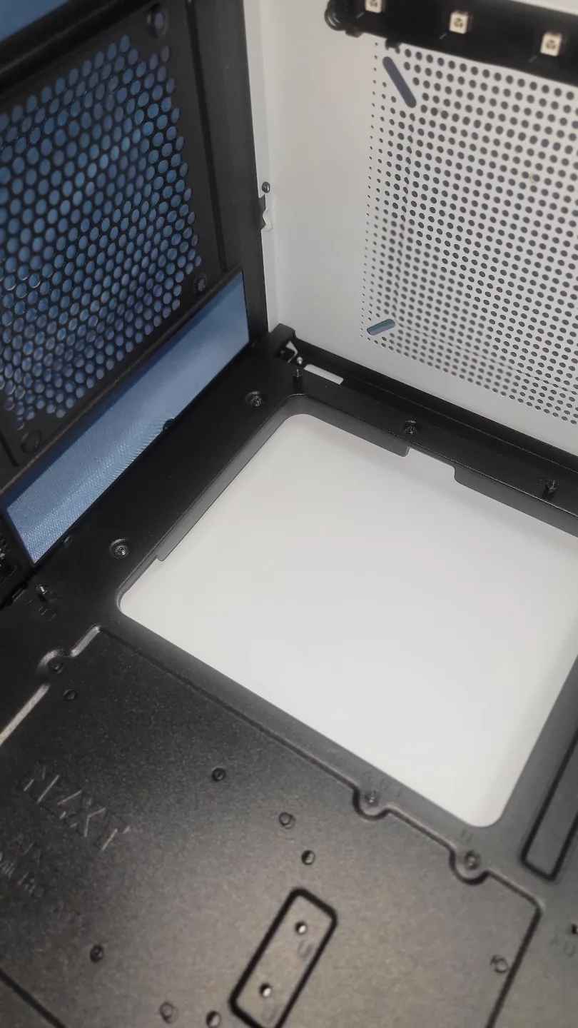 Nzxt H500i White Premium Gaming PC Case - LIKE NEW image indicator(7)