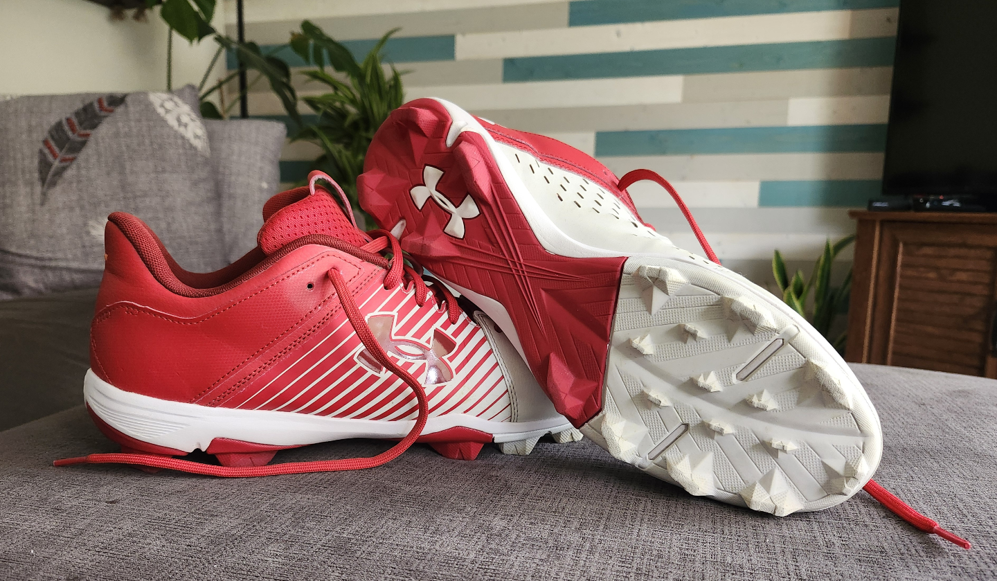 Men's size 12 baseball cleats