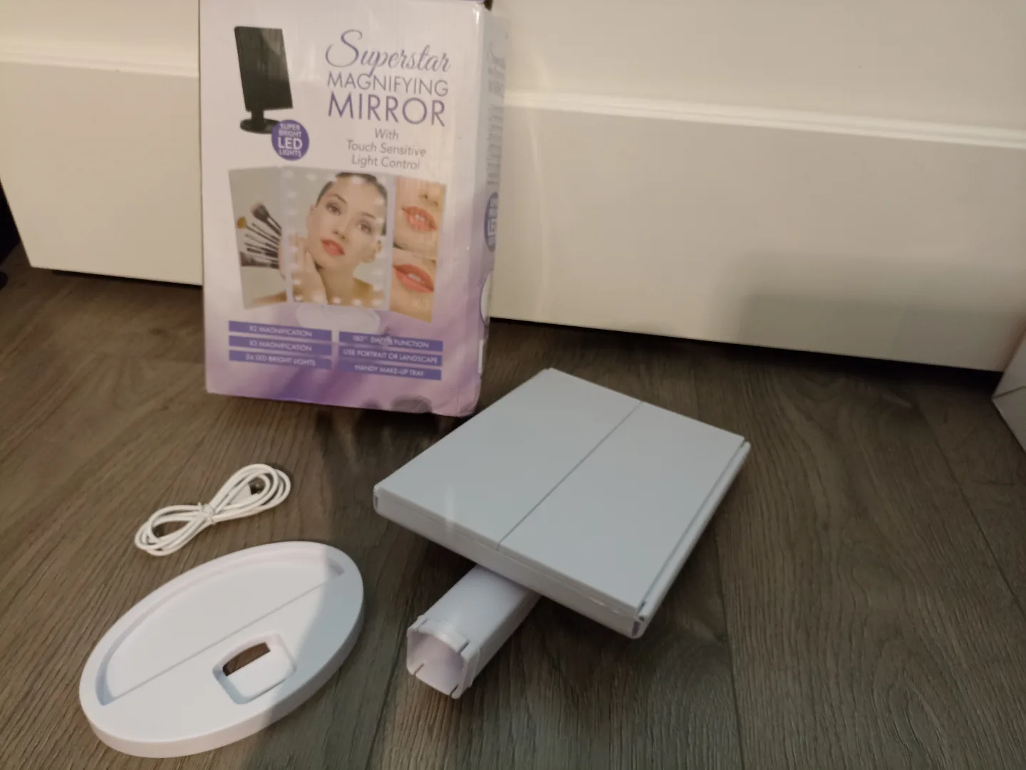 New USB Tri-fold Makeup Mirror with Touch Sensor image indicator(6)