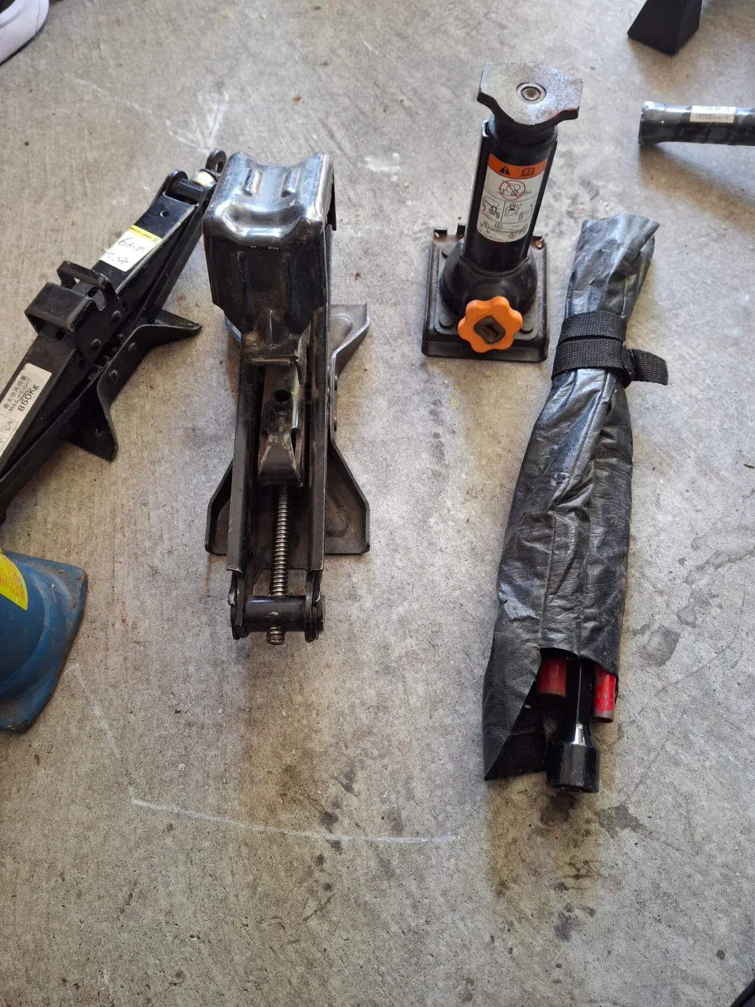 Assorted Car Jacks and Lug Wrench image indicator(2)