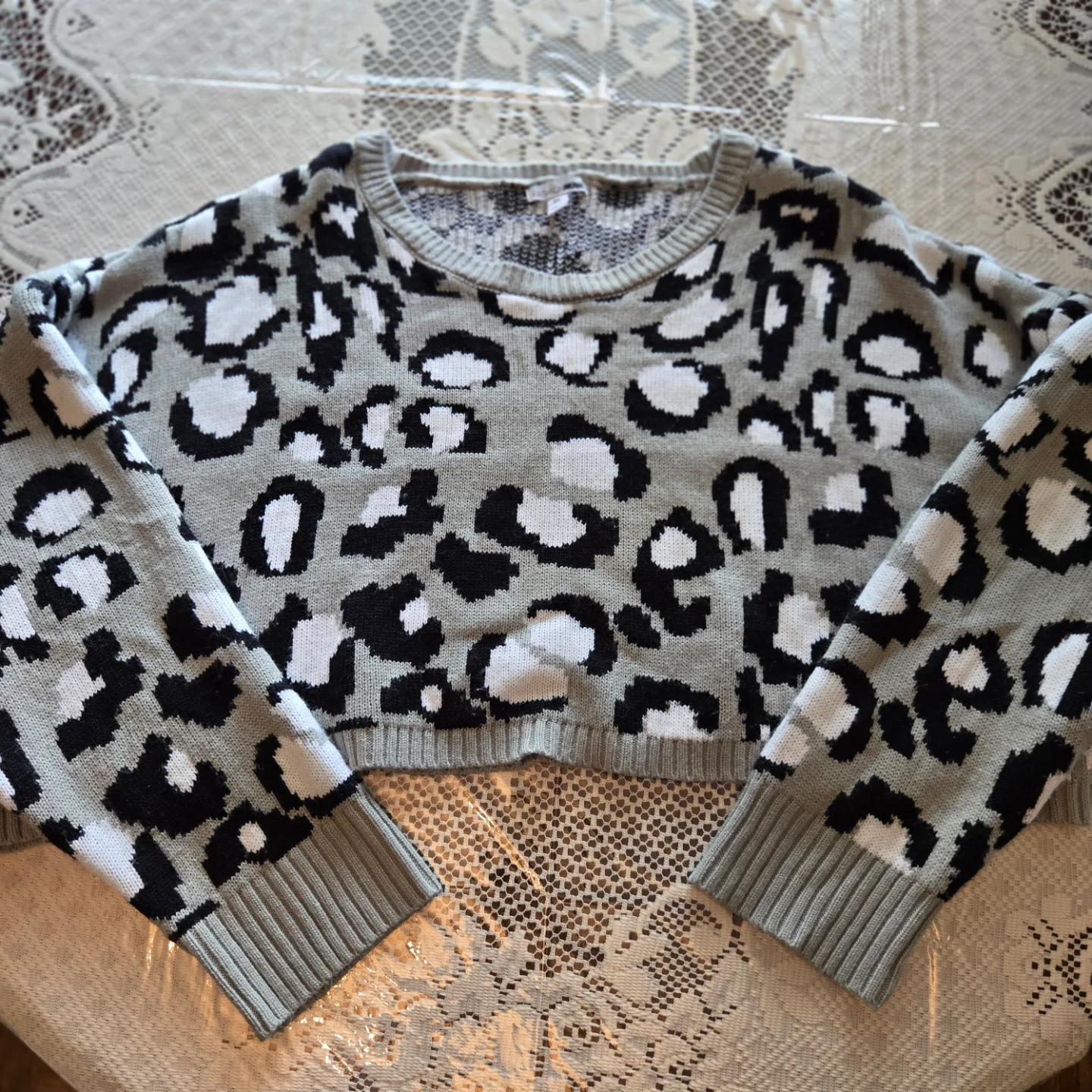 Fashion Nova Leopard Print Cropped Sweater - Size 2X thumbnail