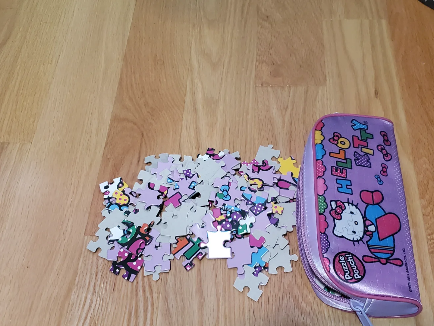 Hello Kitty Puzzle Pouch and Puzzle Pieces image indicator(4)
