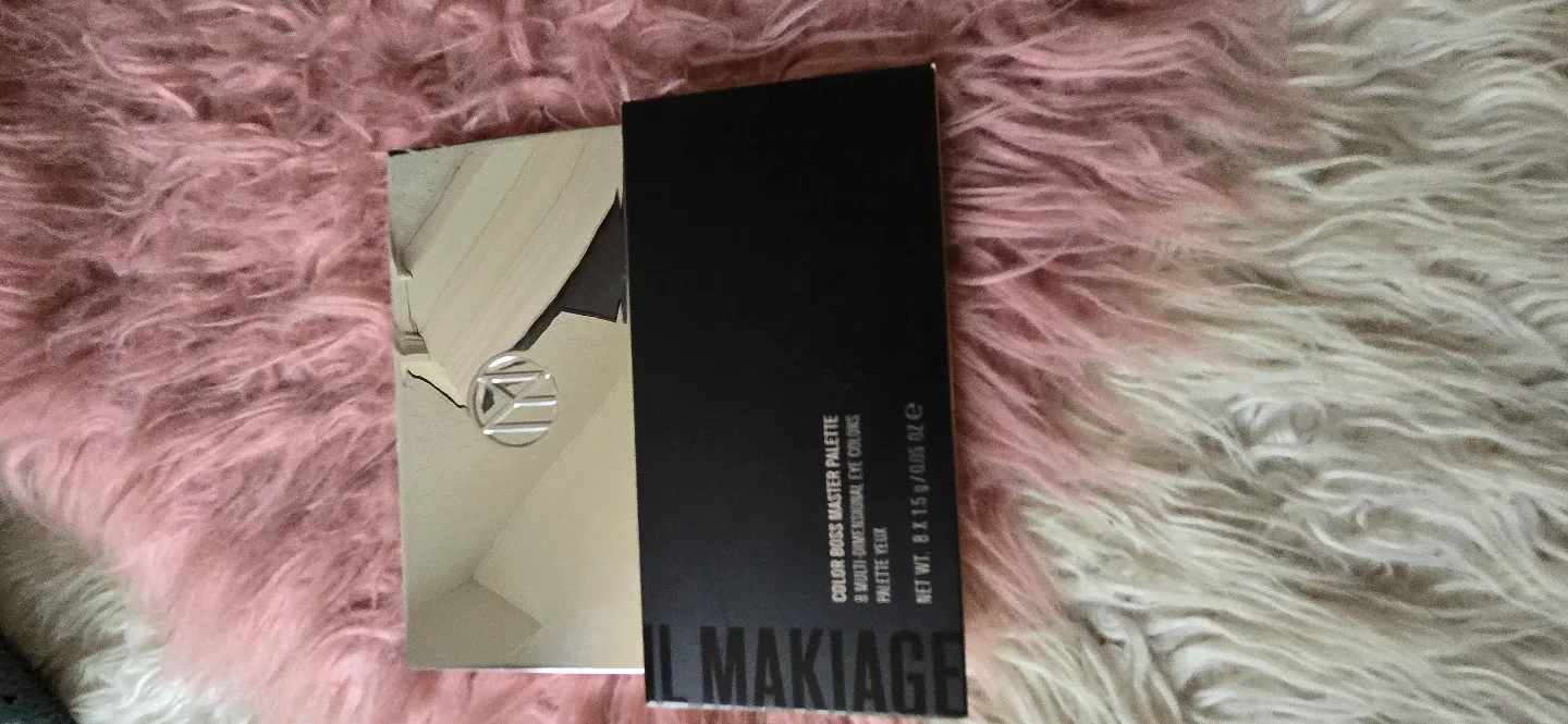 TWO Different Il Makiage Boss Master Eyeshadow Palettes thumbnail