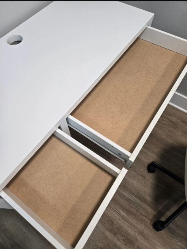 White Desk with Drawers - photo 4