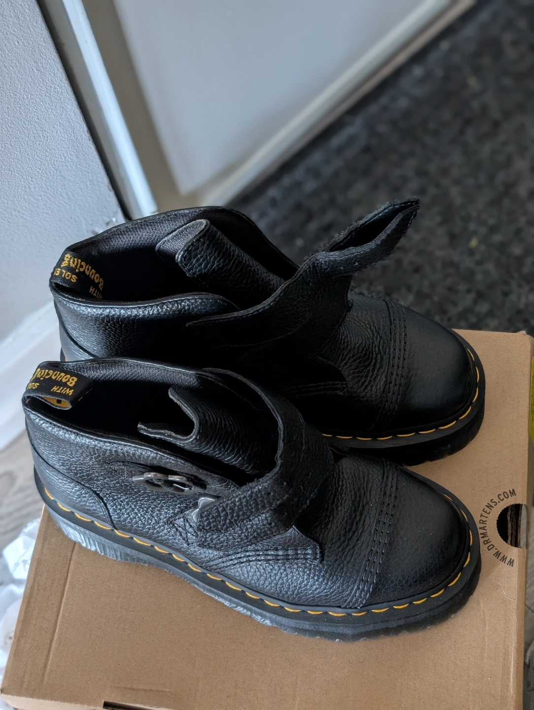 Dr. Martens Devon FLWR Platform Boots - Size US 8