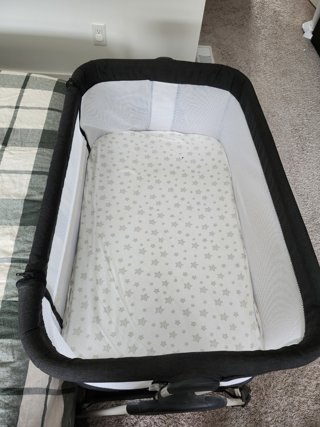 Baby bassinet with stand - photo 3
