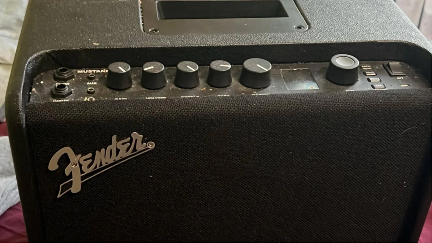 Fender Mustang Micro Amp and Black Electric Guitar Package image indicator(2)