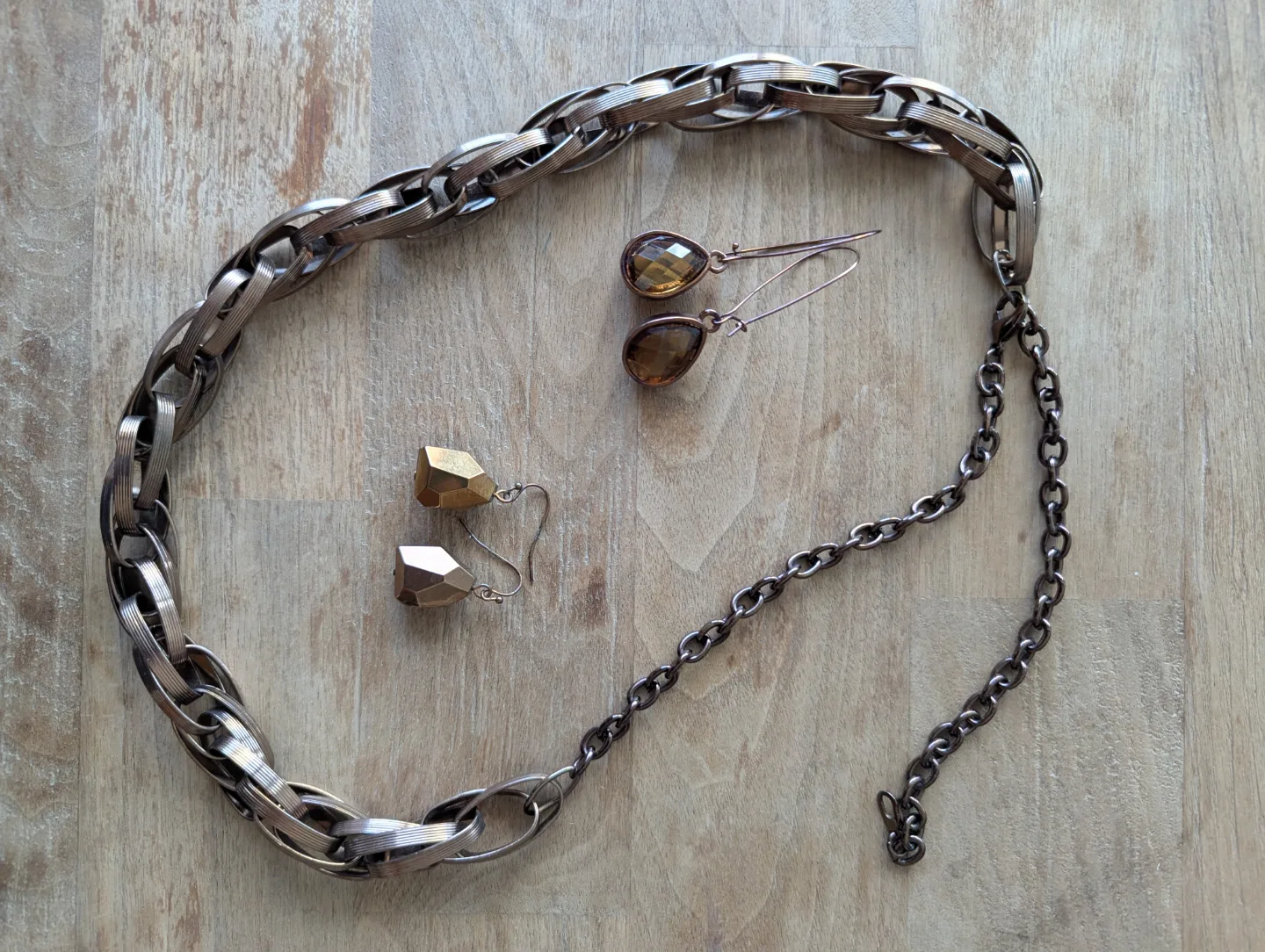 Bronze tone chain link Necklace with 2 sets earrings image indicator(5)